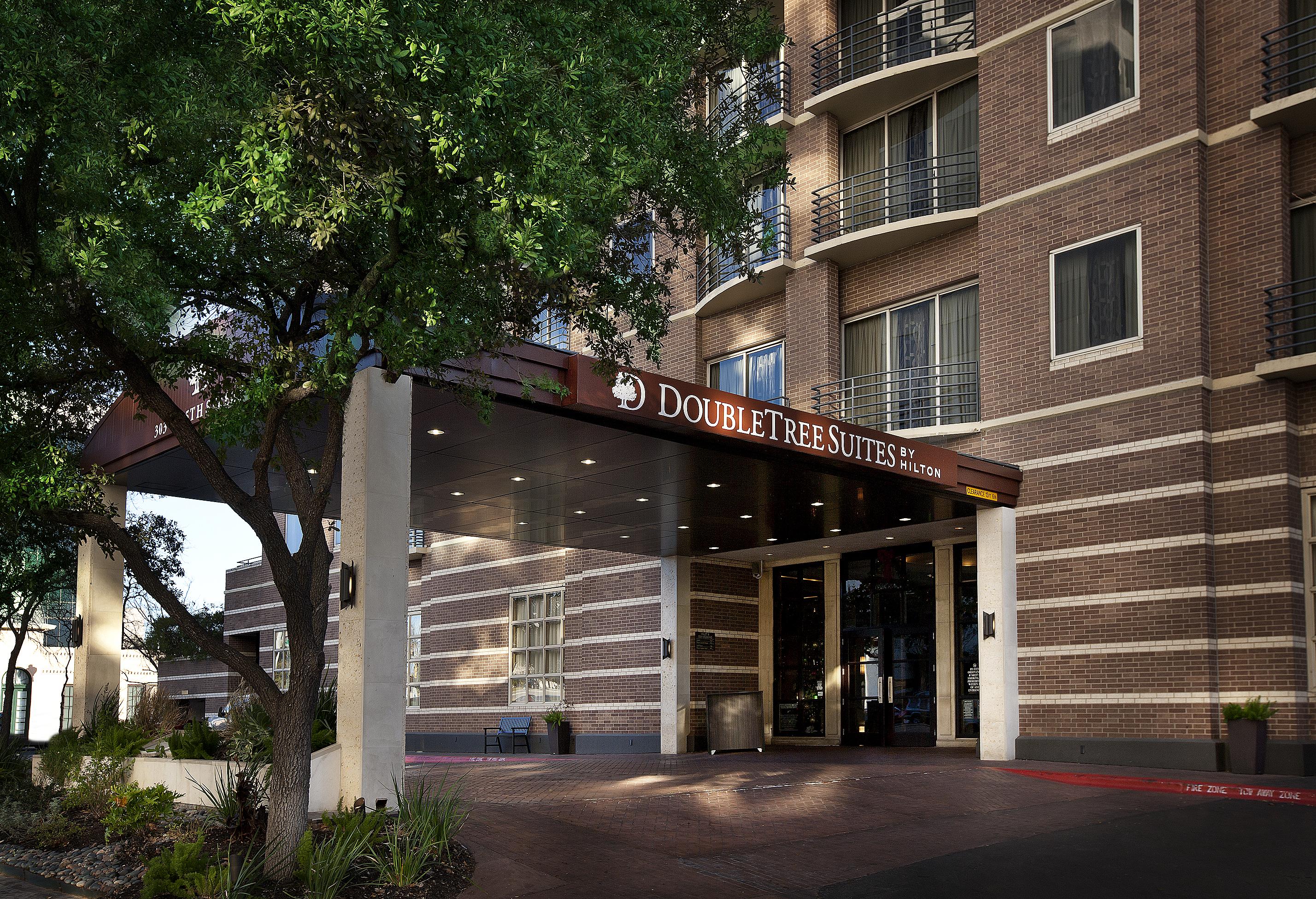 Doubletree Suites By Hilton Hotel Austin Exterior photo