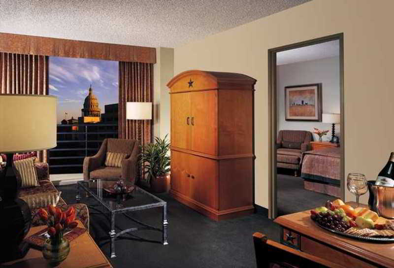 Doubletree Suites By Hilton Hotel Austin Room photo